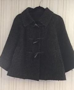 B1372 アンタイトル ポンチョ風ウールコート M リボン 黒 B1372 アンタイトル ポンチョ風ウールコート M リボン 黒