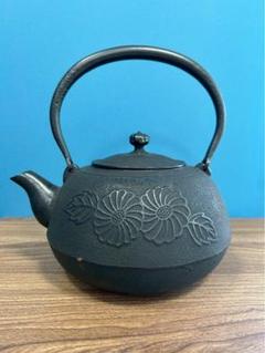 新品、供箱付　南部及春南部宝星堂造　２２型　平丸菊　鉄瓶　南部鉄瓶　南部鉄器 新品、供箱付 南部及春南部宝星堂造 22型 平丸菊