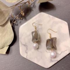 【P-034】不規則アクリルビーズとコットンパールのフックピアス