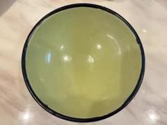 淡い緑色の丸型茶碗