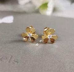 【希少】フラワー　ピアス　フリヴォル風　ゴールド 楽天市場】ヴァンクリーフ&アーペル フリヴォル ピアス 3