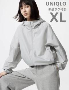 新品 ユニクロ UNIQLO ポケッタブルUVカットパーカー ライトグレー XLのサムネイル