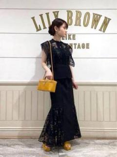LILY BROWN（リリーブラウン）の「スイッチングレースロング