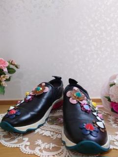 FENDI フラワー装飾 ブラックスニーカー