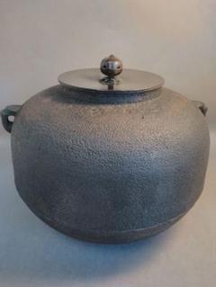 時代の阿弥陀堂 • 炉釜 (茶道具)