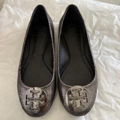 【トリーバーチ】パンプス　ウェッジソール　ロゴ　金具　シボ革　黒　24㎝ トリーバーチ】パンプス ウェッジソール ロゴ 金具 シボ革 黒 24㎝