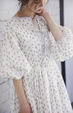【新品・完売】seventen by kawahito miho花柄ワンピース seventen by Miho Kawahito セブンテン ドットワンピースの通販