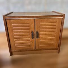 木製キャビネット 棚　ローボード　収納家具　食飾り棚