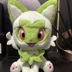 ポケットモンスター　なでてみつめて♪ぱちくりニャオハ　にゃおは　ポケモン なでてみつめて♪ぱちくりニャオハ ｜【公式】ポケモンセンター