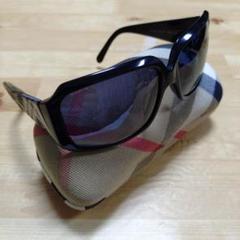 BURBERRY スクエア型サングラス ブラック 黒　B4010 3001/87のサムネイル