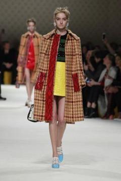15FW MIU MIU ミュウミュウ パテントレザー クロコ スカート 黄色