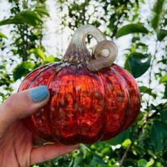 手造りのガラス かぼちゃのオーナメント 工芸品 置物を置