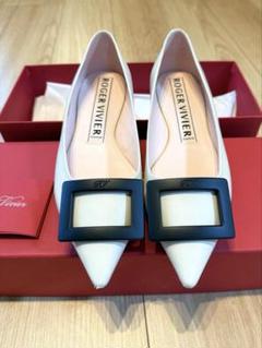 ロジェヴィヴィエ38ベージュローヒール美品 パンプス | Roger Vivier