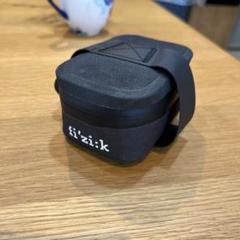 fi'zi:k Kura サドル ブラック　bull　新品未使用 fi'zi:k サドルバッグ ブラック - メルカリ