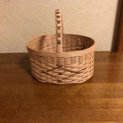 クラフトテープで作った…ワンハンドルオーバルバスケット。