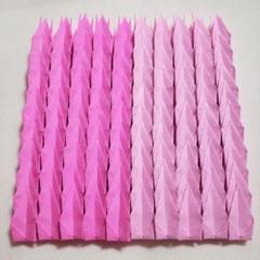 ピンク色とうすいピンク色の折り鶴100羽