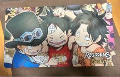 ONE PIECE - ワンピースカード プレイマット 2023 リージョナル ファイナリスト 三兄弟 Amazon.co.jp: ワンピ ースチャンピオンシップ2023 三兄弟プレイ