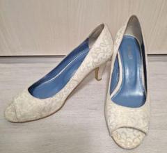 美品⭐︎BENIRべニール　総レースウェディングシューズ Lace / Close Toe / 7cm / WH 【7002 WH】 – BENIR