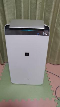 中古品！シャープCV-J180-W 衣類乾燥除湿機 ホワイト系 木造23畳まで 中古品！シャープCV-J180-W 衣類乾燥除湿機 ホワイト系 木造23畳
