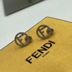 【ぴき】FENDI  ピアス  バゲット  スモール シルバー 片耳 ランキング2024 ぴき様専用】FENDI ピアス バゲット スモール