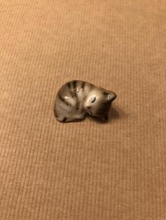 小さな陶器の置物 ねこ