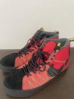 Nike SB レッド ブラック ハイカットスニーカー