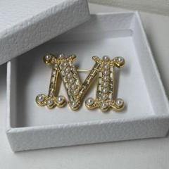 新品未使用✨MaxMara(マックスマーラ) ロゴ刻印 ビジュー装飾 ブローチ マックスマーラ ブローチ ビジュー シルバー｜Yahoo!フリマ（旧