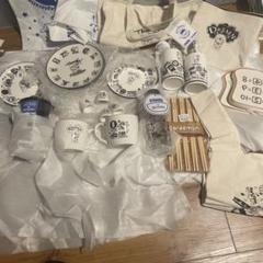 海外から輸入 スリーコインズ ドラえもん ディスペンサー スタンド 皿 マグカップ・食器