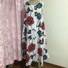 カラフルな花柄ノースリーブワンピース　訳あり