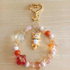 猫チャーム付きオレンジ系ビーズアクセサリー