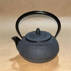 南部鉄瓶　「孝信」　霰紋　容量1.1ℓ 未使用保管品 鉄瓶 東屋霰 1.5L | 南部鉄器 幸工芸 鉄瓶