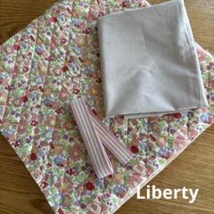 【Liberty】キルティングのフラワープリントとコットン生地、テープのセット