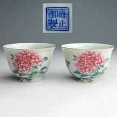 粉彩蝶々花樹紋杯 一対 雍正御製 款 清時代 擺件 中国古玩 中国美術 A827 粉彩蝶々花樹紋杯 一対 雍正御製 款 清時代 擺件 中国古玩 中国