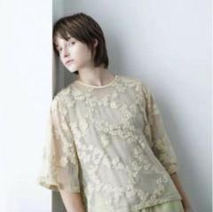 clane BULGED FLOWER JACQUARD TOPS ベージュ1
