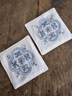 ハンドメイド　刺繍　コースター　手刺繍のサムネイル