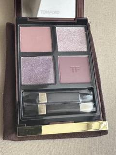 【新品未使用】TOM FORD アイカラークワッド メタリックモーブ 限定コスメ】数量限定 TOMFORDのアイカラークォード01S