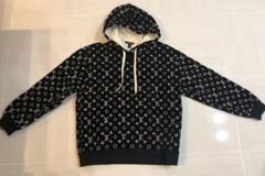 LV ルイヴィトン希少モノグラムタウアリングフーディ ベロアプルオーバーパーカー LV ルイヴィトン希少モノグラムタウアリングフーディ ベロアプル
