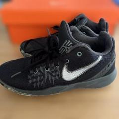 NIKE スニーカー　カイリー フライトラップ II 24㎝