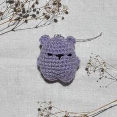 ぷっくりクマさん　むらさき　あみぐるみ　ストラップ　ハンドメイド