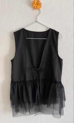 ワンダフルワールド黒のフリル付きノースリーブ　ジレベスト bcd184.jpg