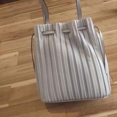 ZARA プリーツデザインバッグ