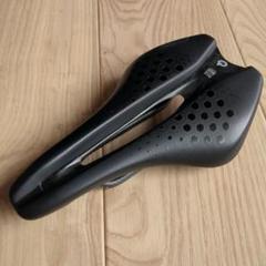 ISCASELLE TRIATHLON サドル レッド ISCASELLE TRIATHLON サドル レッド