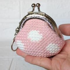 キーホルダー付き手編みのミニがま口♡ピンク色のドット柄ぷっくりがま口♡