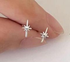 新品未使用 シルバー八芒星ピアス スター シンプル ユニセックス お洒落
