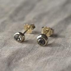 イオッセリアーニ ゴールドピアス IOSSELLIANI - FEATHER ピアス | HALLOW's web store