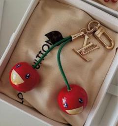 新品完売品 LV × TM バッグチャーム・チェリー ルイヴィトン
