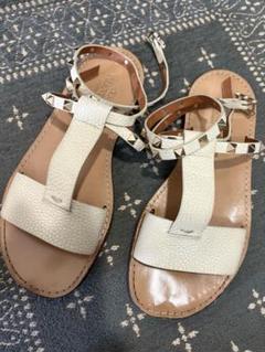 Valentino ホワイトレザーサンダル スタッズ付き　37