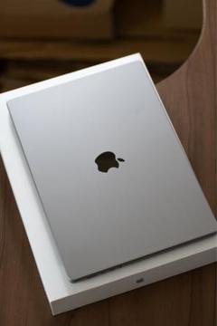 MacBook Pro 16インチ M1 Max 4TB＋おまけ付