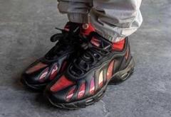 【送料込み】NIKE×Supreme AIR MAX 96 black REDのサムネイル