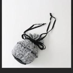 ネストローブ　リネンブラックフラワー巾着 nest Robe リネンブラックフラワープリント巾着バッグ - メルカリ